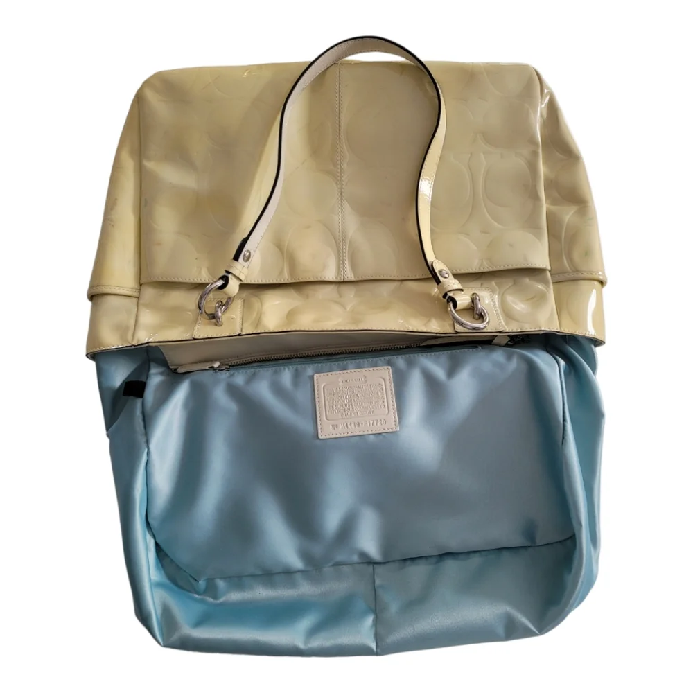 Coach Shoulder bag. Zip closure. - Picture 13 of 15